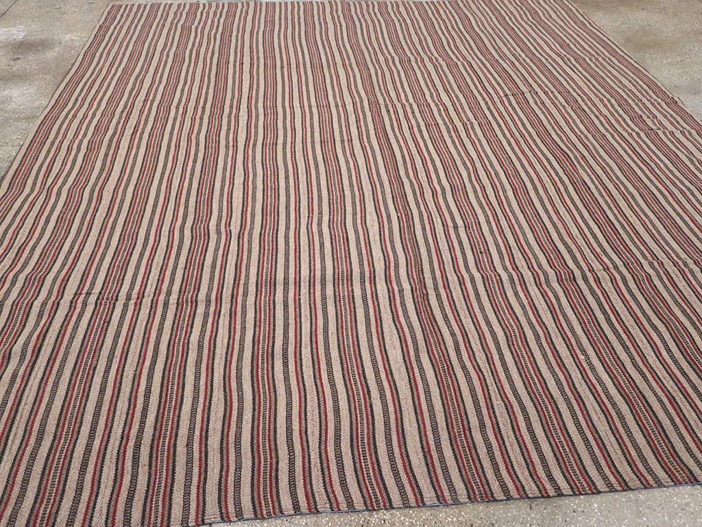 Vintage Persian Flatweave Kilim Room Size Carpet, No.30843 - Galerie Shabab