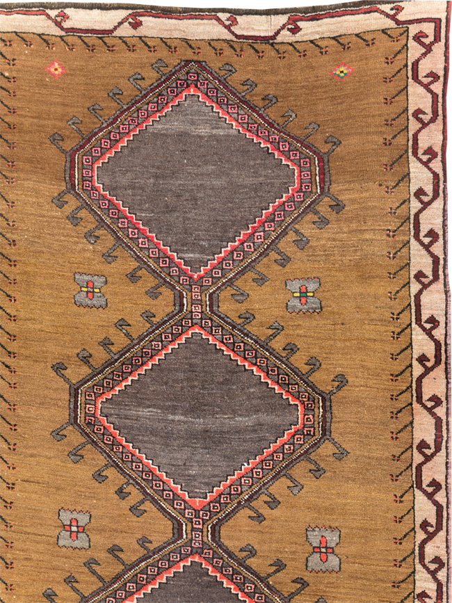 Vintage Turkish Anatolian Tribal Room Size Carpet, No.30851 - Galerie Shabab