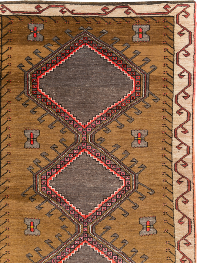 Vintage Turkish Anatolian Tribal Room Size Carpet, No.30851 - Galerie Shabab