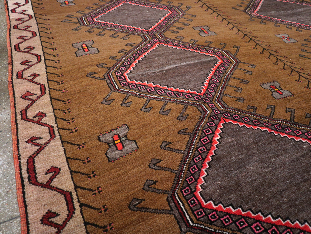 Vintage Turkish Anatolian Tribal Room Size Carpet, No.30851 - Galerie Shabab