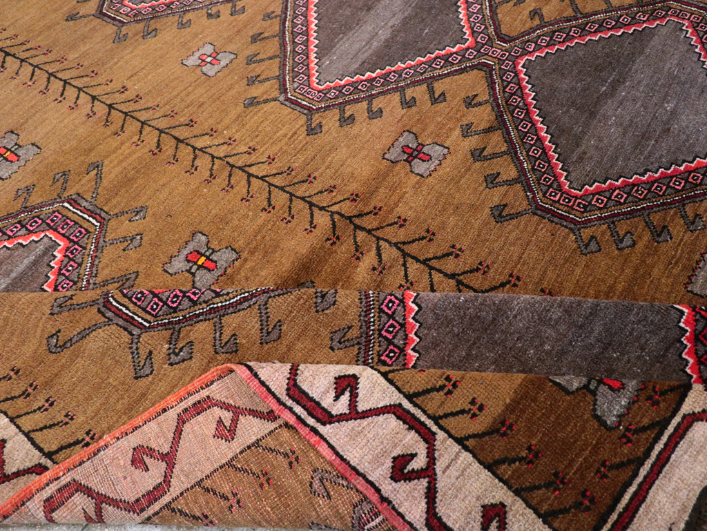 Vintage Turkish Anatolian Tribal Room Size Carpet, No.30851 - Galerie Shabab