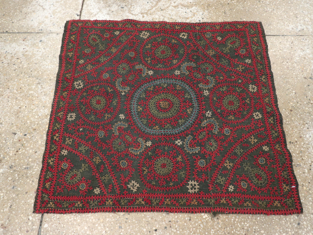 Vintage Central Asian Embroidered Suzani Textile, No.30858 - Galerie Shabab