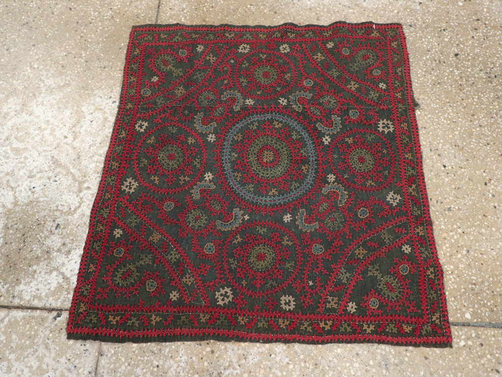 Vintage Central Asian Embroidered Suzani Textile, No.30858 - Galerie Shabab