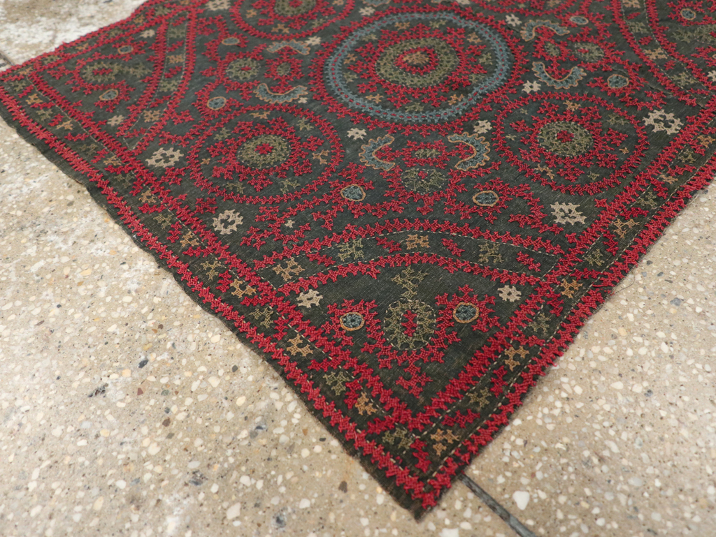 Vintage Central Asian Embroidered Suzani Textile, No.30858 - Galerie Shabab