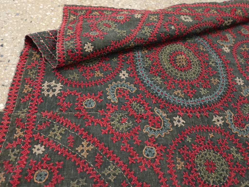 Vintage Central Asian Embroidered Suzani Textile, No.30858 - Galerie Shabab