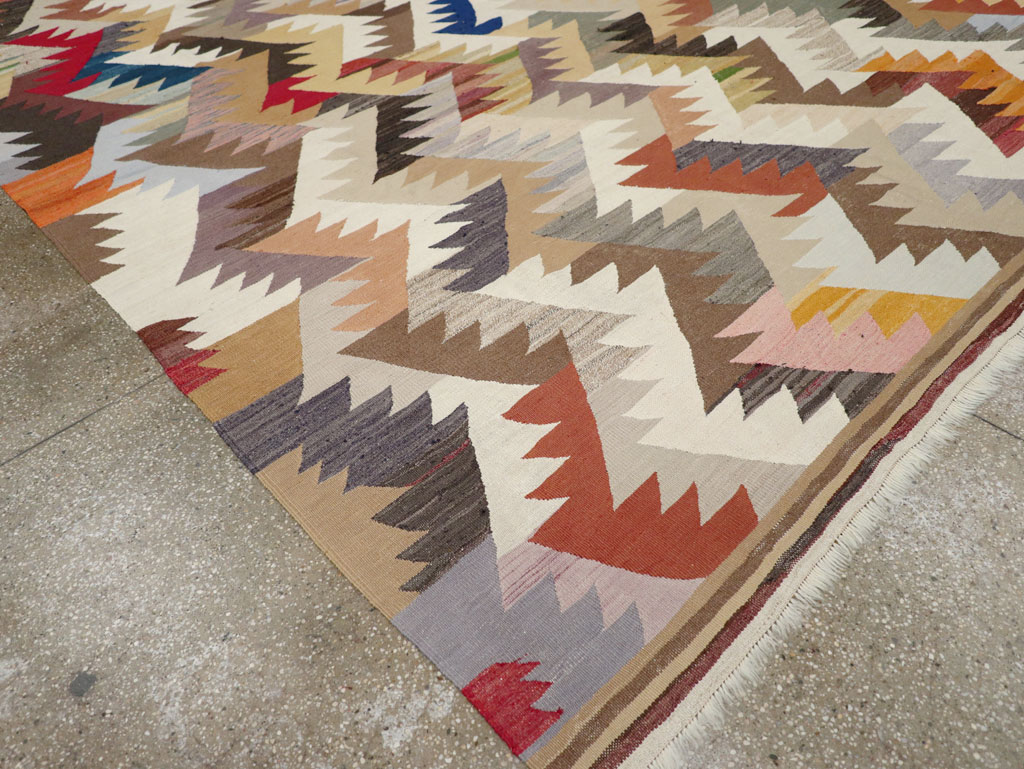 Contemporary Turkish Flatweave Kilim Room Size Carpet, No.30862 - Galerie Shabab