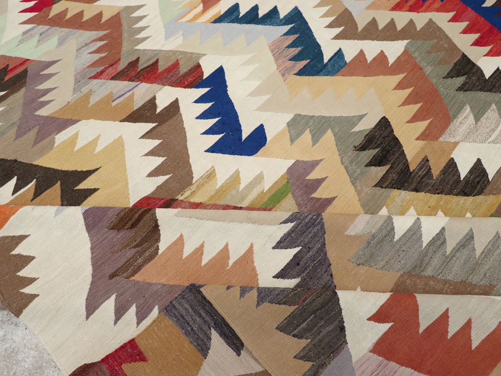 Contemporary Turkish Flatweave Kilim Room Size Carpet, No.30862 - Galerie Shabab