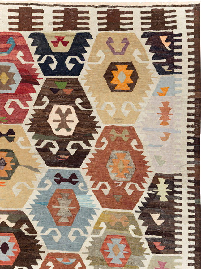Contemporary Turkish Flatweave Kilim Room Size Carpet, No.30863 - Galerie Shabab