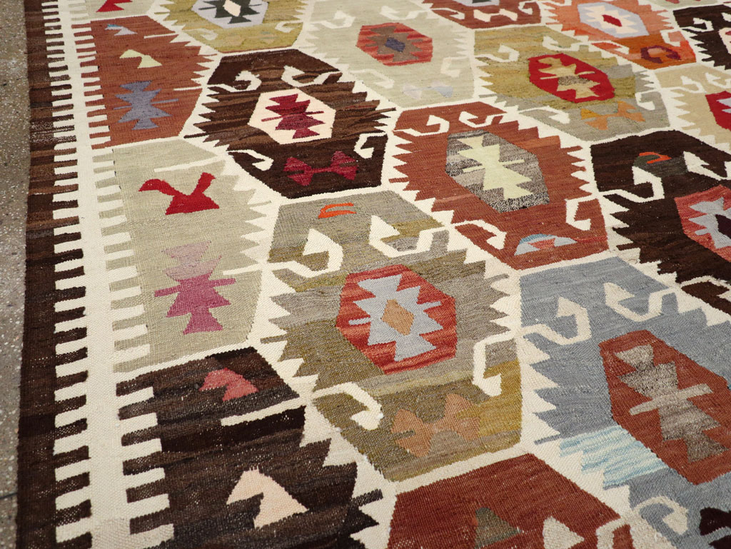 Contemporary Turkish Flatweave Kilim Room Size Carpet, No.30863 - Galerie Shabab