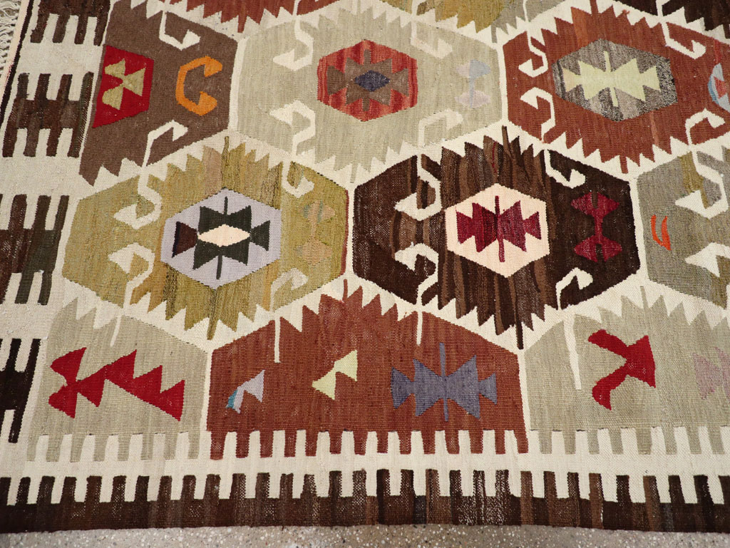 Contemporary Turkish Flatweave Kilim Room Size Carpet, No.30863 - Galerie Shabab