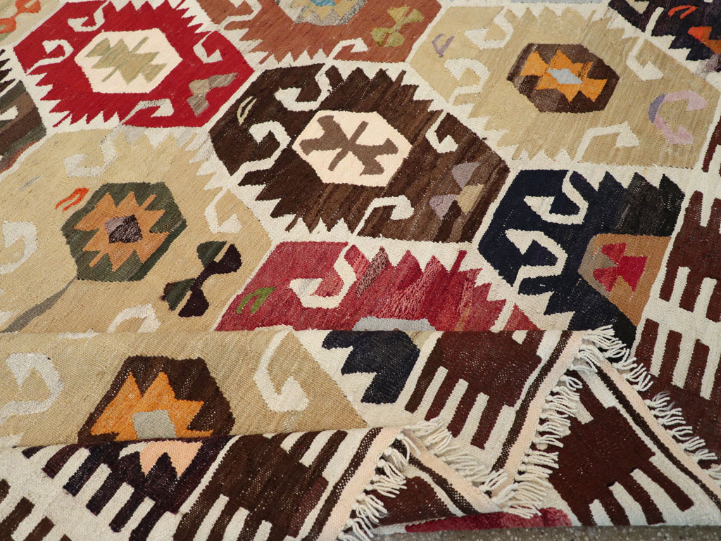Contemporary Turkish Flatweave Kilim Room Size Carpet, No.30863 - Galerie Shabab