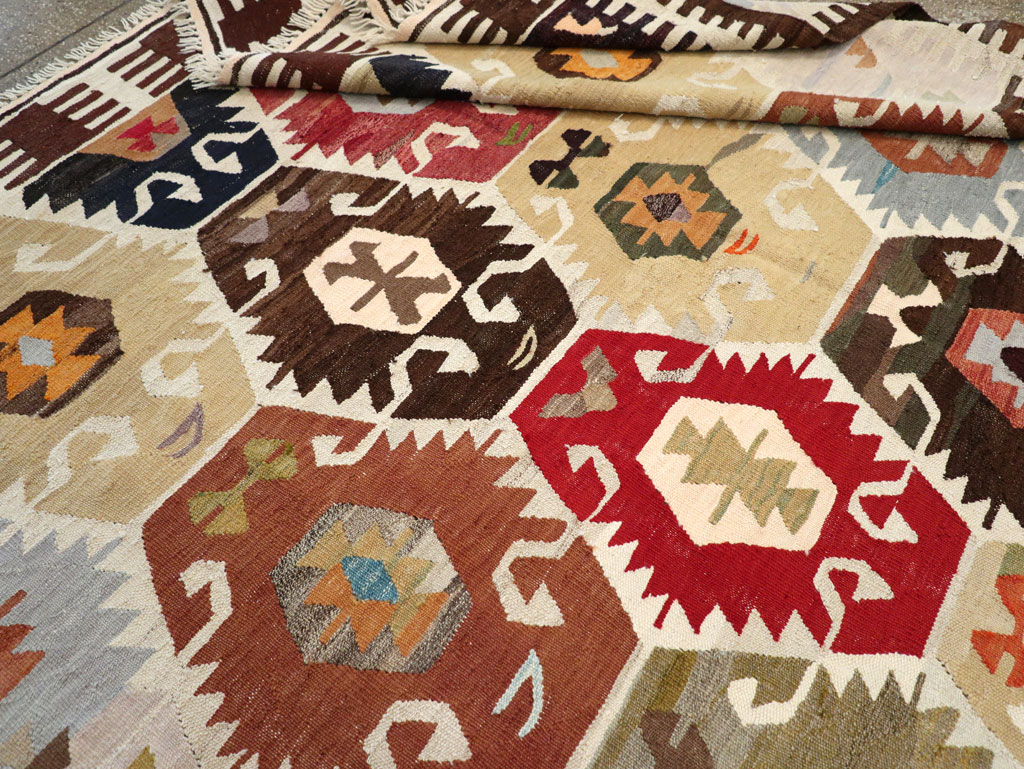 Contemporary Turkish Flatweave Kilim Room Size Carpet, No.30863 - Galerie Shabab