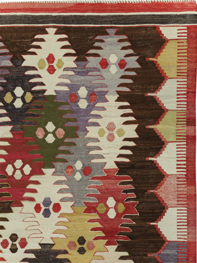 Contemporary Turkish Flatweave Kilim Small Room Size Carpet, No.30864 - Galerie Shabab