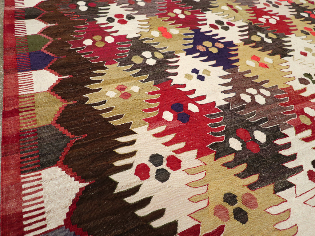 Contemporary Turkish Flatweave Kilim Small Room Size Carpet, No.30864 - Galerie Shabab
