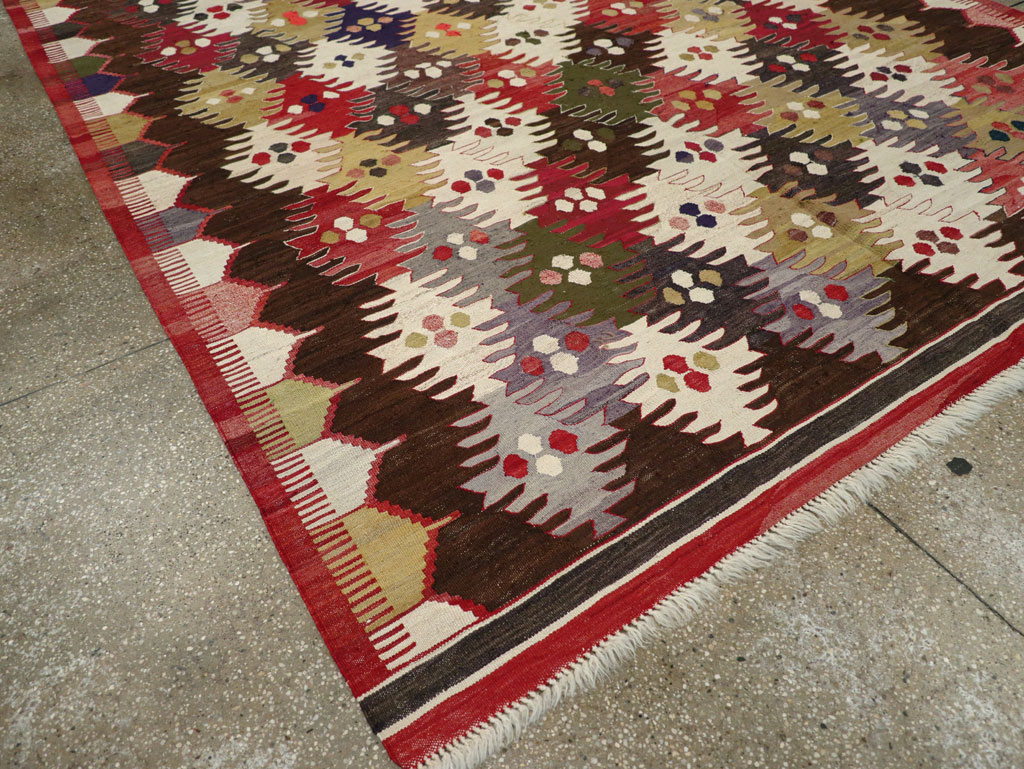 Contemporary Turkish Flatweave Kilim Small Room Size Carpet, No.30864 - Galerie Shabab