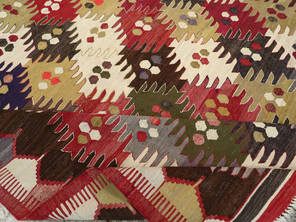 Contemporary Turkish Flatweave Kilim Small Room Size Carpet, No.30864 - Galerie Shabab