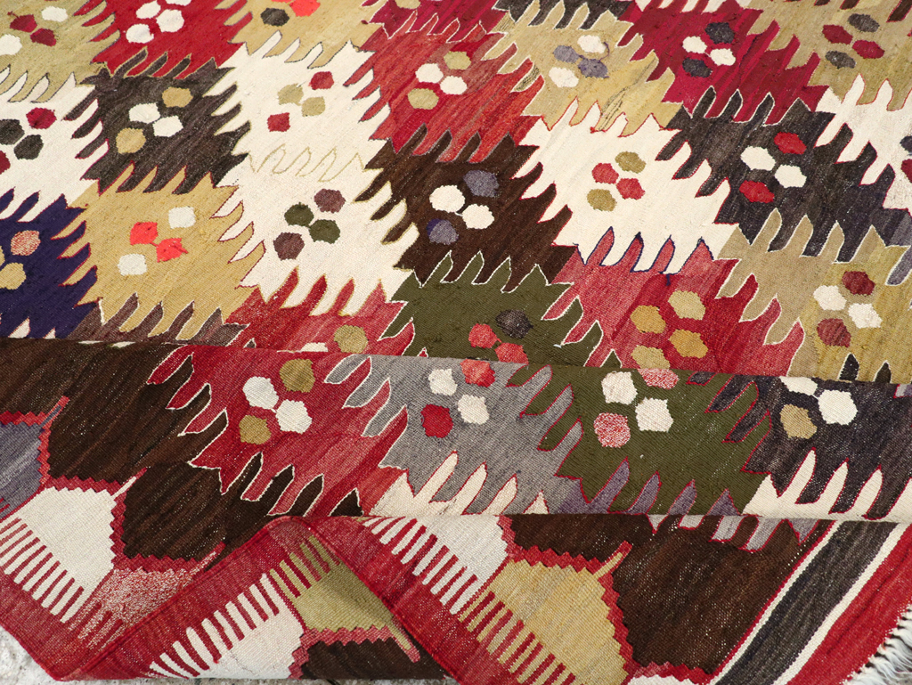 Contemporary Turkish Flatweave Kilim Small Room Size Carpet, No.30864 - Galerie Shabab