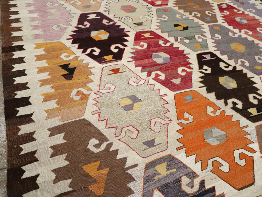 Contemporary Turkish Flatweave Kilim Room Size Carpet, No.30865 - Galerie Shabab