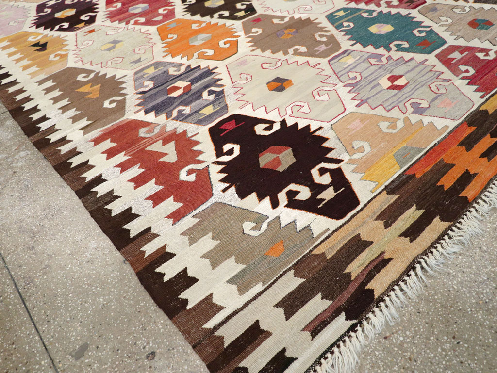 Contemporary Turkish Flatweave Kilim Room Size Carpet, No.30865 - Galerie Shabab