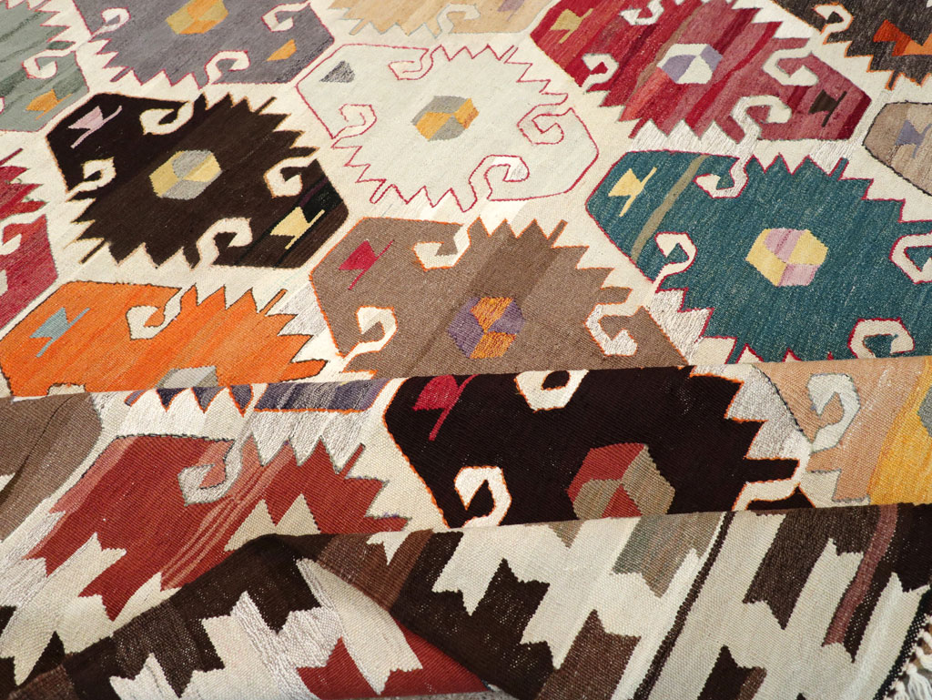 Contemporary Turkish Flatweave Kilim Room Size Carpet, No.30865 - Galerie Shabab