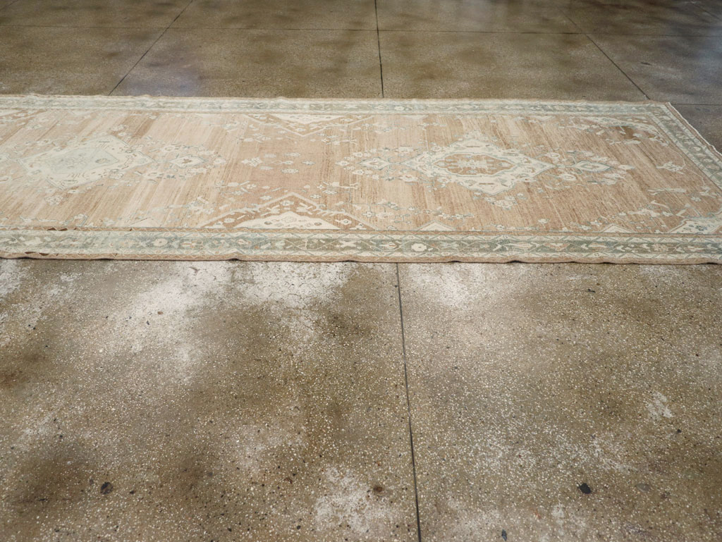 Vintage Persian Malayer Wide Gallery Runner, No.30868 - Galerie Shabab