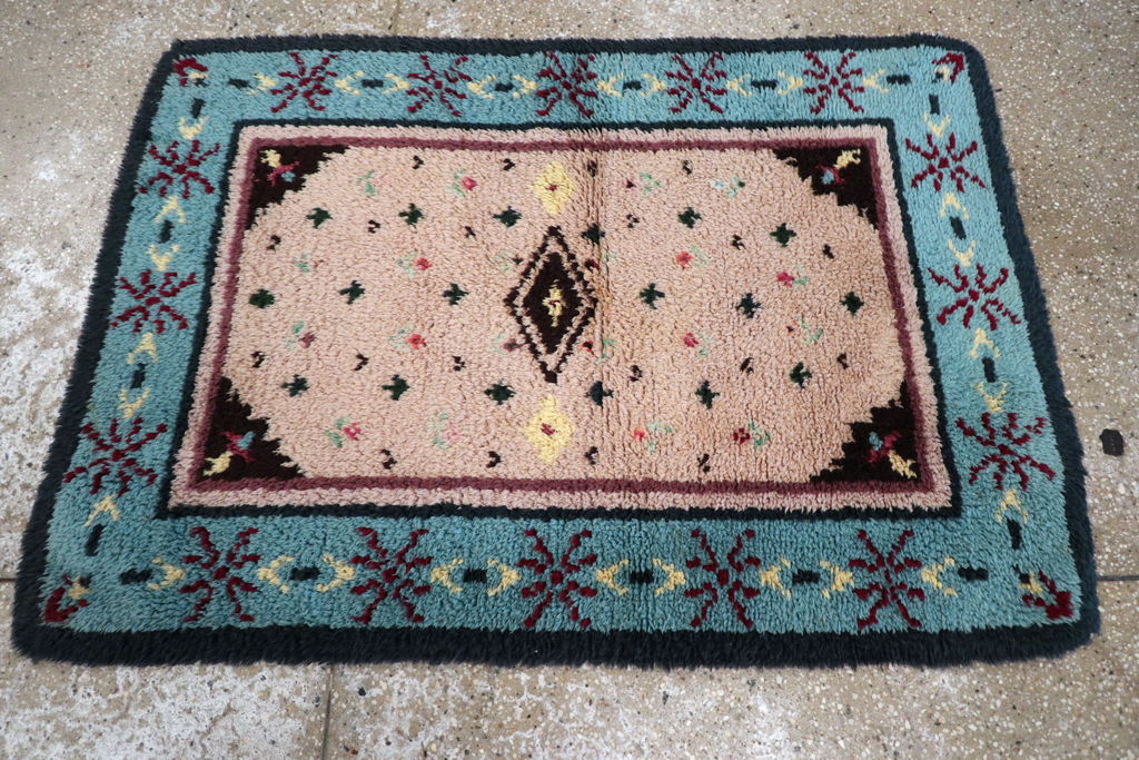 Vintage European Shag Rug, No.30874 - Galerie Shabab