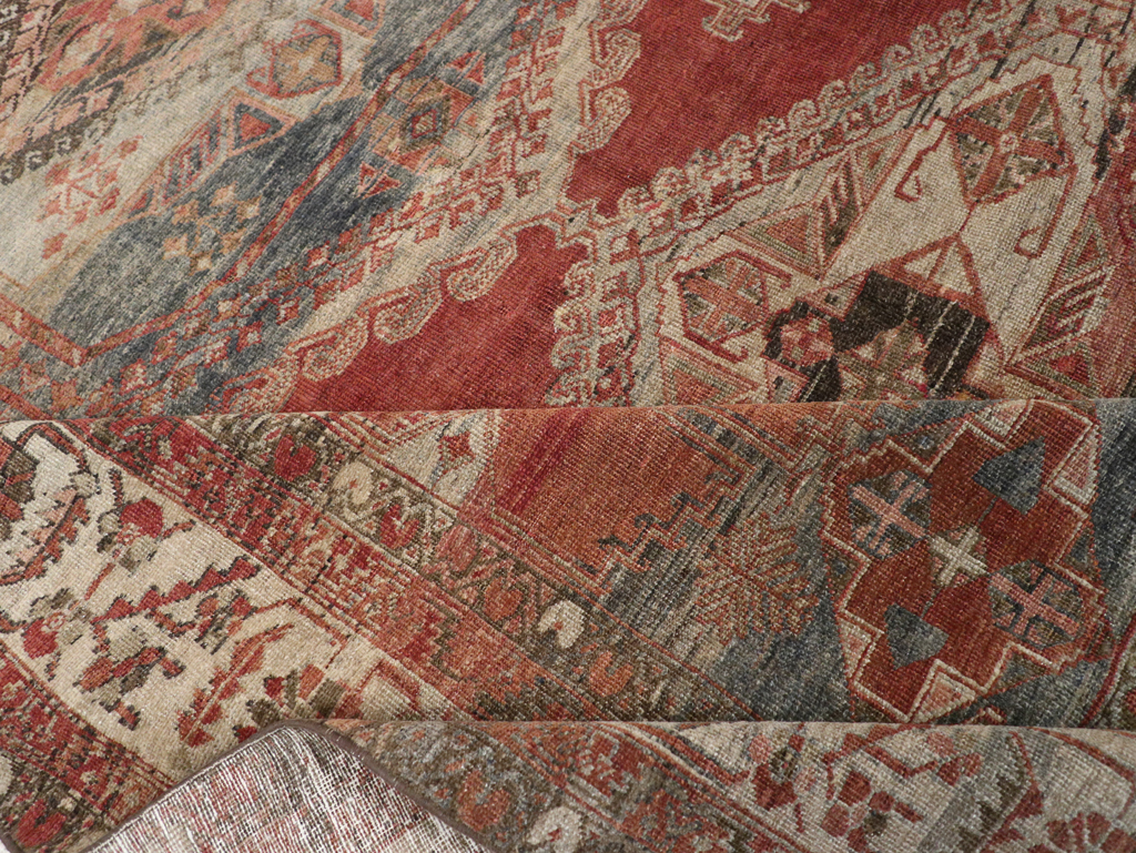 Antique Persian Veece Room Size Carpet, No.30906 - Galerie Shabab