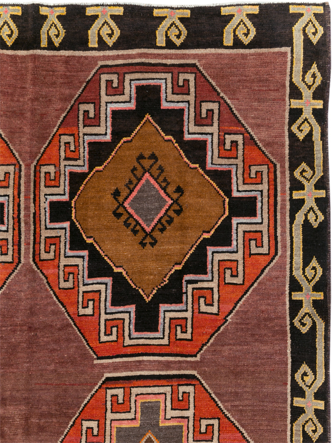 Vintage Turkish Anatolian Tribal Room Size Carpet, No.30907 - Galerie Shabab