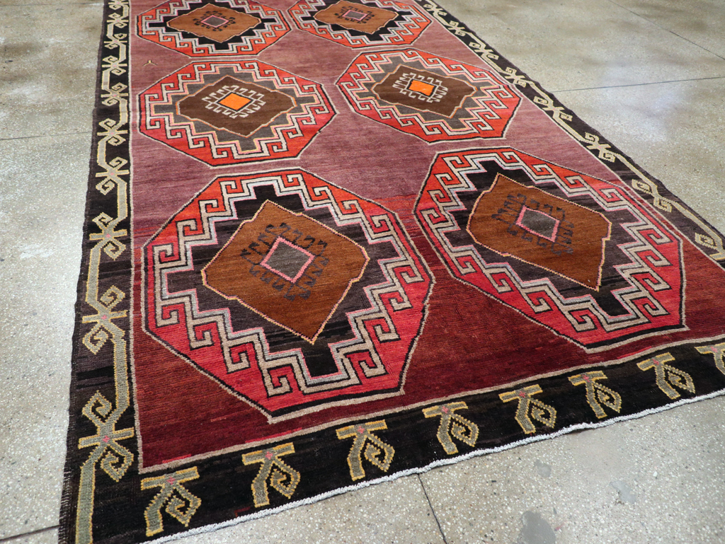 Vintage Turkish Anatolian Tribal Room Size Carpet, No.30907 - Galerie Shabab