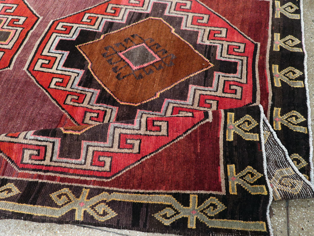Vintage Turkish Anatolian Tribal Room Size Carpet, No.30907 - Galerie Shabab