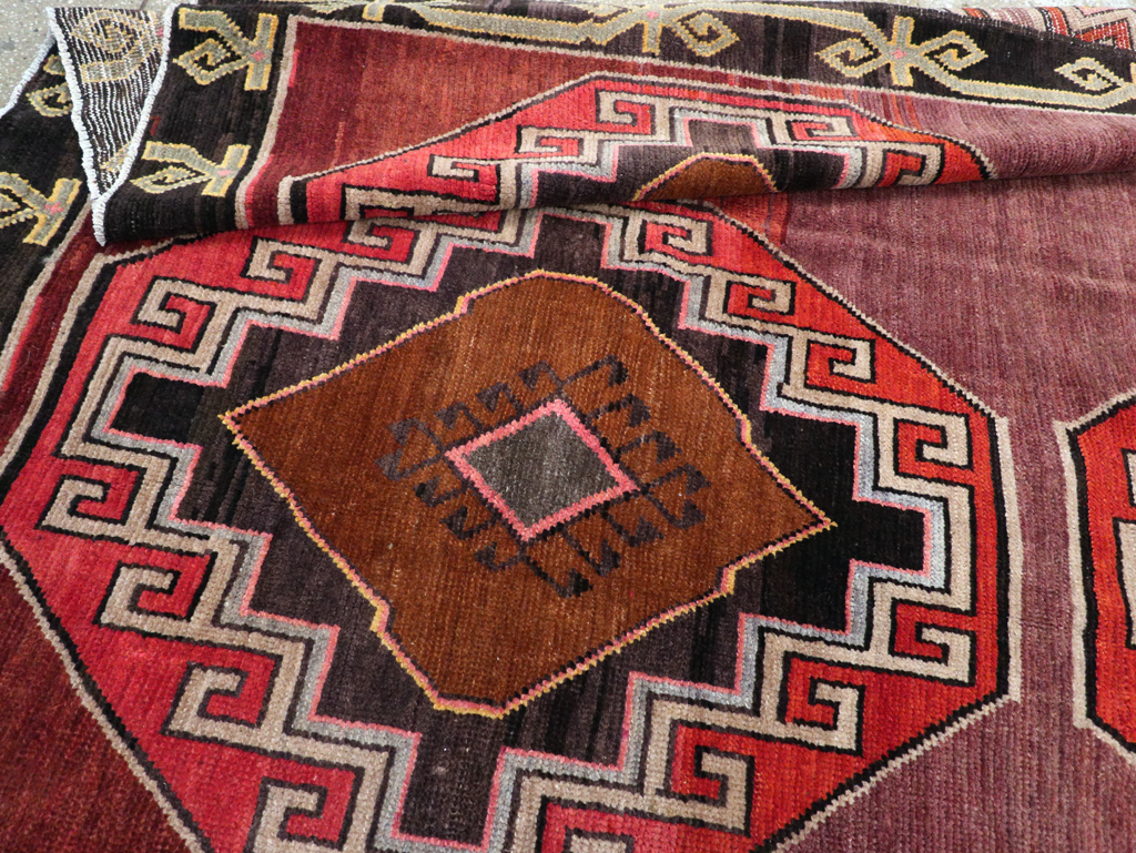 Vintage Turkish Anatolian Tribal Room Size Carpet, No.30907 - Galerie Shabab
