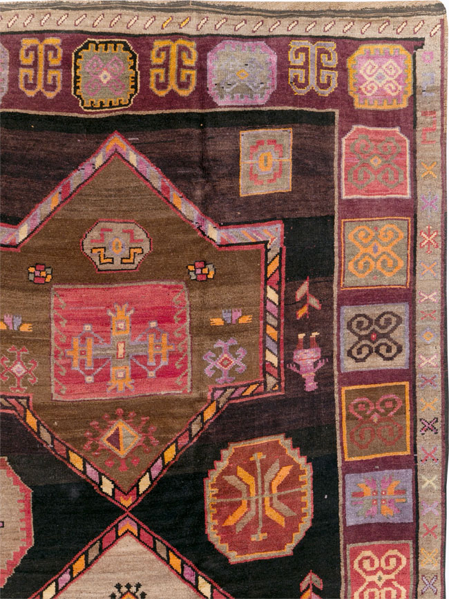 Vintage Turkish Anatolian Tribal Room Size Carpet, No.30914 - Galerie Shabab