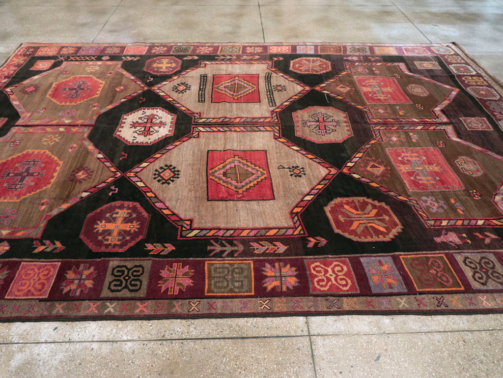 Vintage Turkish Anatolian Tribal Room Size Carpet, No.30914 - Galerie Shabab