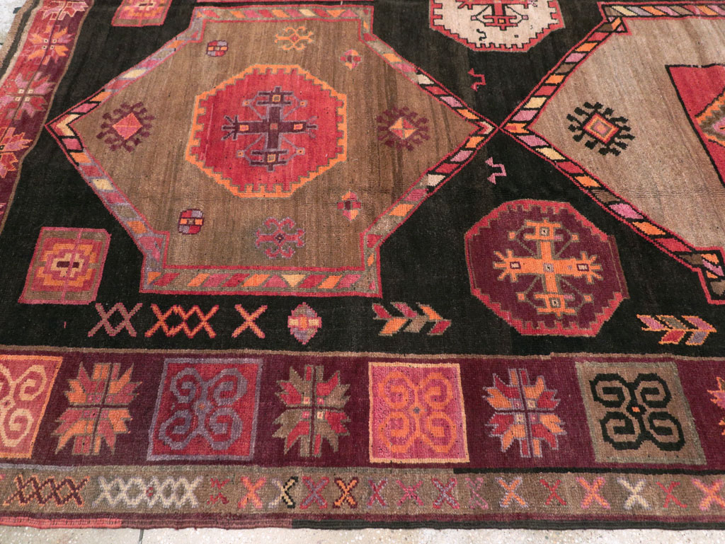 Vintage Turkish Anatolian Tribal Room Size Carpet, No.30914 - Galerie Shabab
