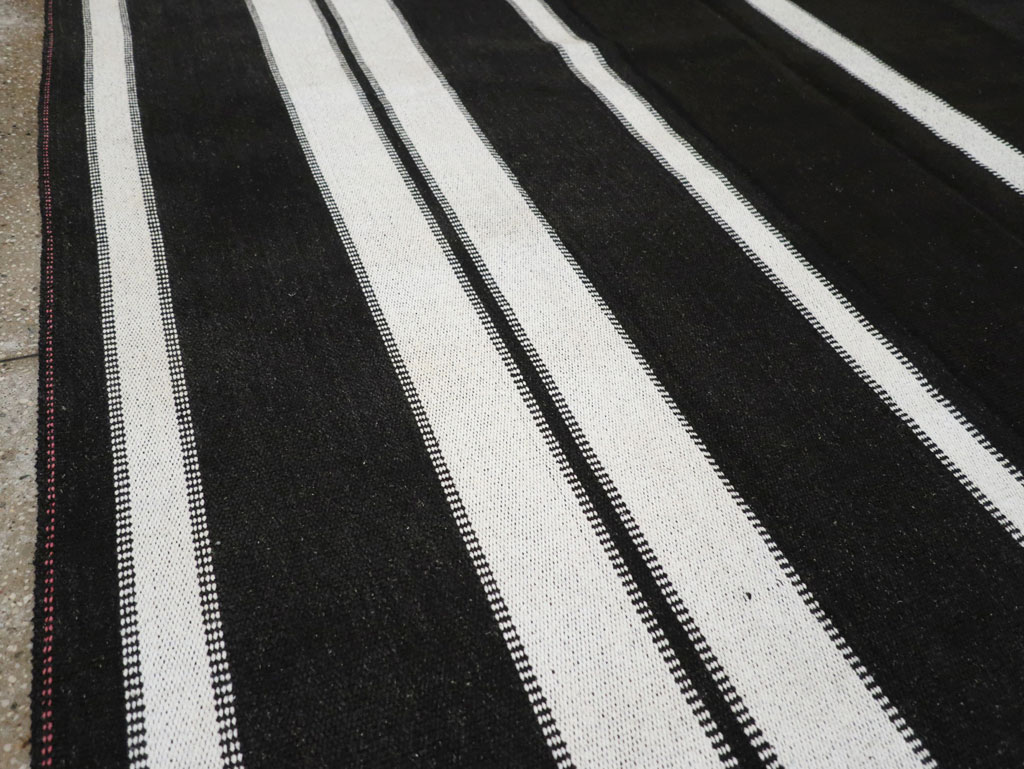 Modern Turkish Flatweave Kilim Large Room Size Carpet, No.30915 - Galerie Shabab