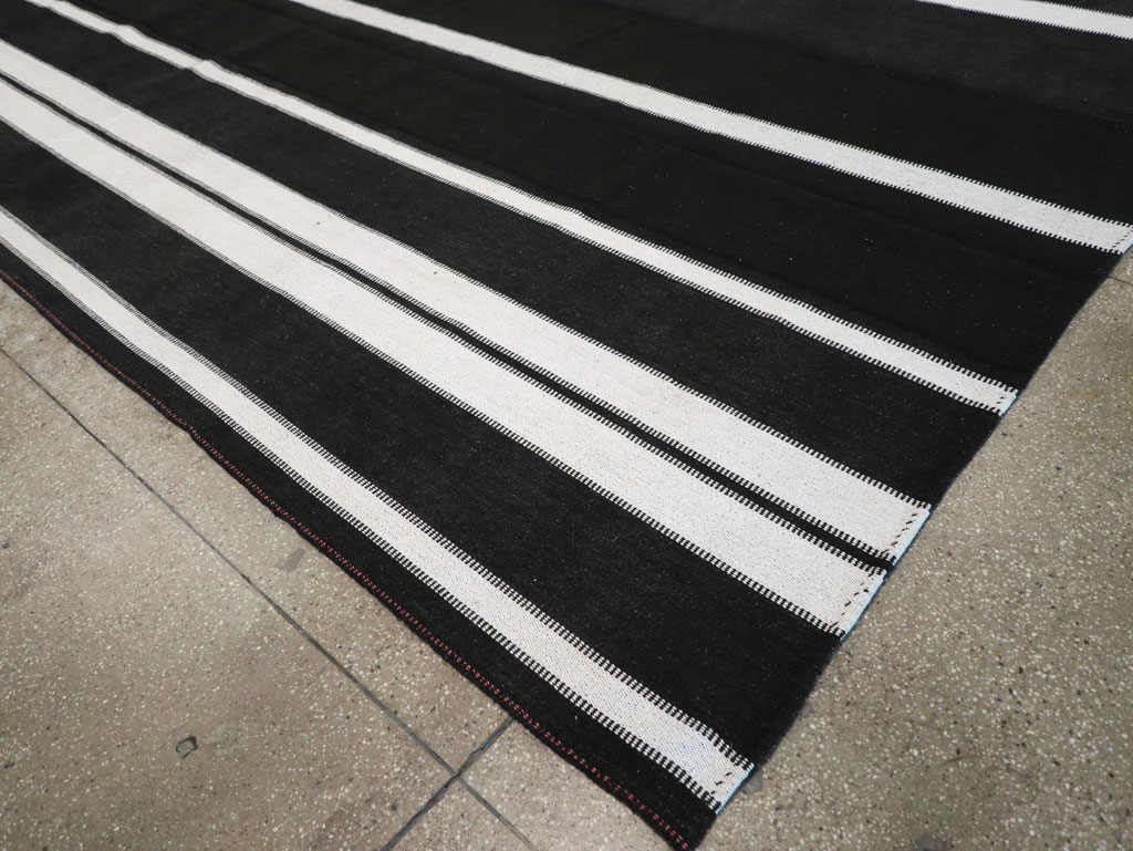 Modern Turkish Flatweave Kilim Large Room Size Carpet, No.30915 - Galerie Shabab