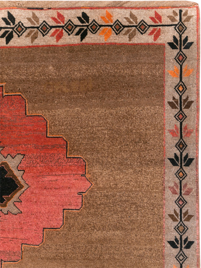 Vintage Turkish Anatolian Room Size Carpet, No.30919 - Galerie Shabab
