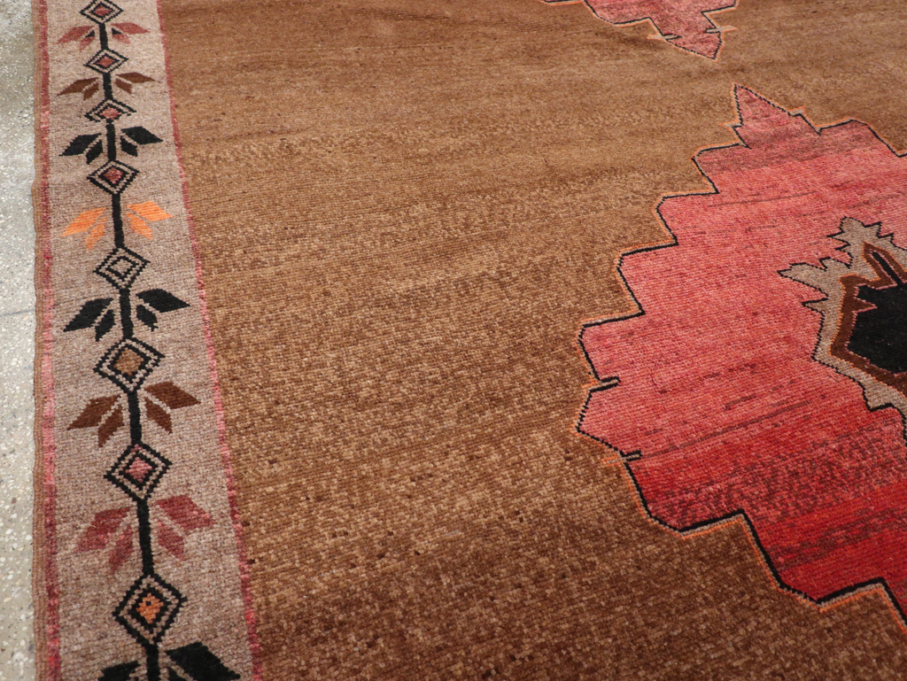 Vintage Turkish Anatolian Room Size Carpet, No.30919 - Galerie Shabab