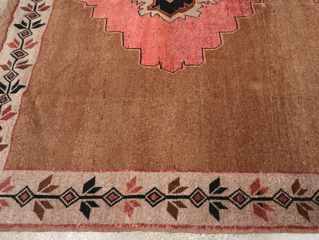 Vintage Turkish Anatolian Room Size Carpet, No.30919 - Galerie Shabab