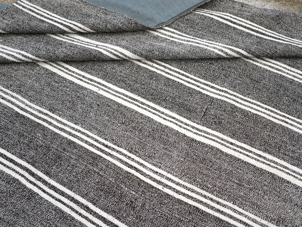 Vintage Turkish Flatweave Kilim Small Room Size Carpet, No.30925 - Galerie Shabab