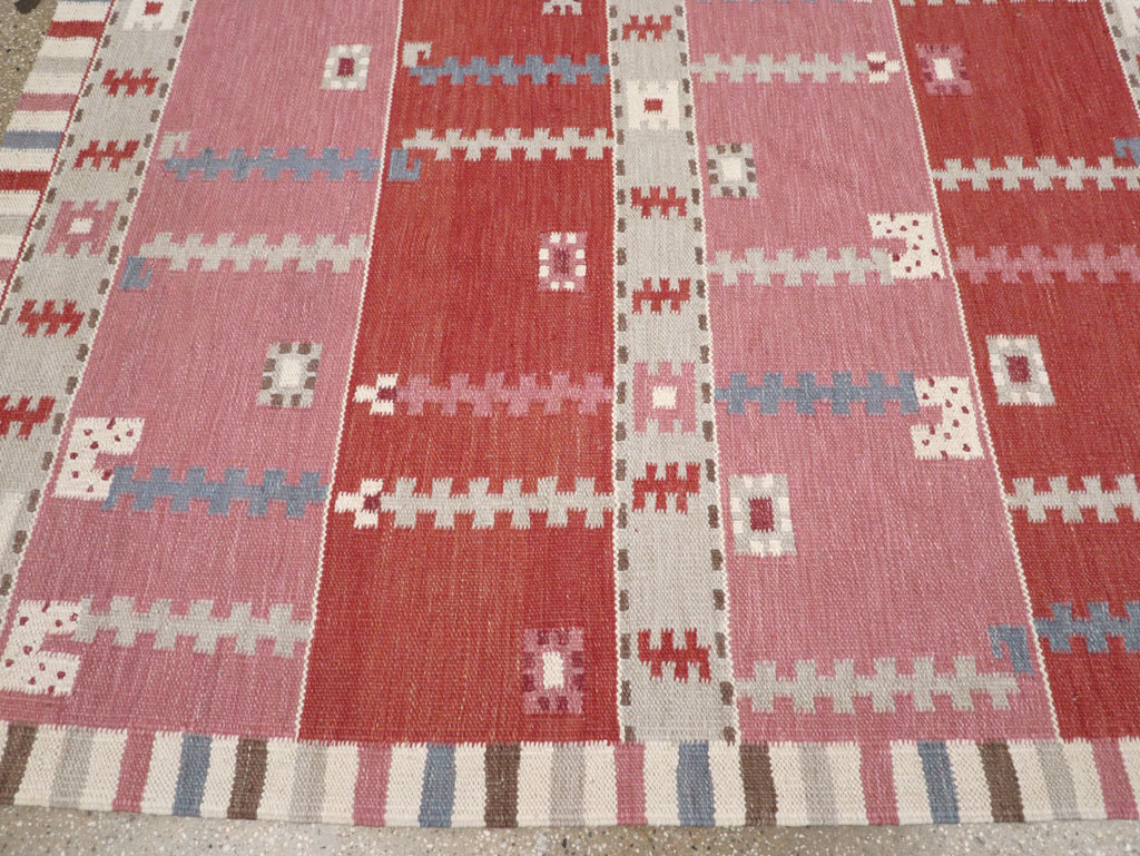 Swedish Inspired Contemporary Turkish Flatweave Kilim Room Size Carpet, No.30926 - Galerie Shabab