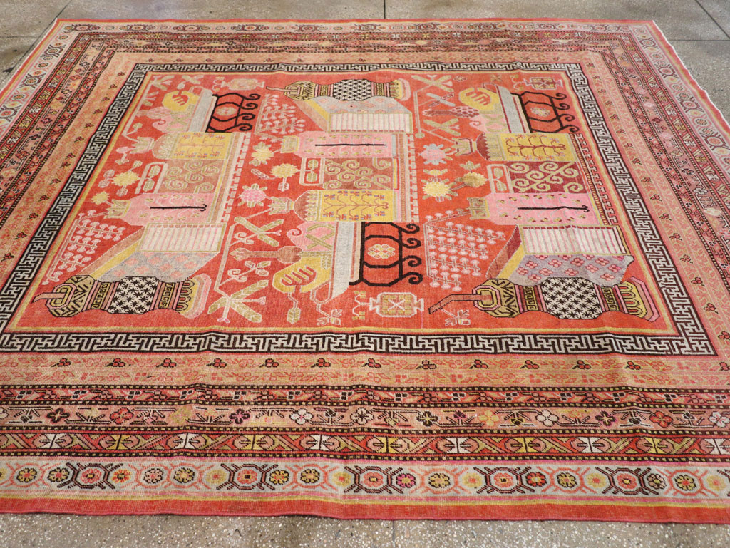 Antique East Turkestan Vase Khotan Small Room Size Carpet, No.30927 - Galerie Shabab