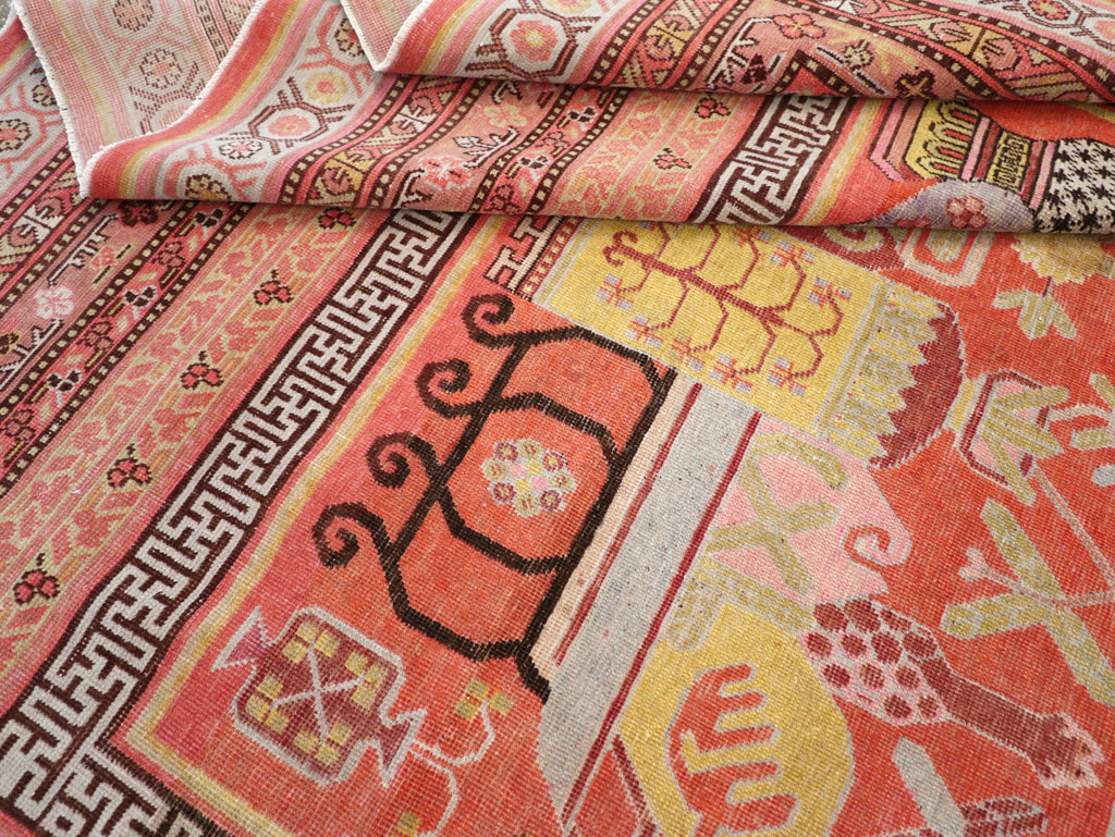 Antique East Turkestan Vase Khotan Small Room Size Carpet, No.30927 - Galerie Shabab