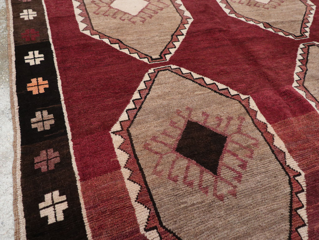 Vintage Turkish Anatolian Accent Carpet, No.30937 - Galerie Shabab