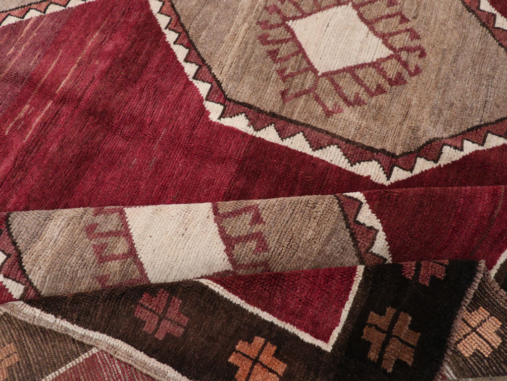 Vintage Turkish Anatolian Accent Carpet, No.30937 - Galerie Shabab