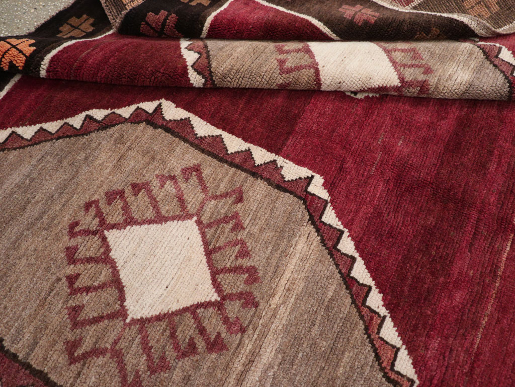Vintage Turkish Anatolian Accent Carpet, No.30937 - Galerie Shabab