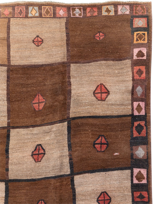 Vintage Turkish Anatolian Tribal Room Size Carpet, No.30938 - Galerie Shabab