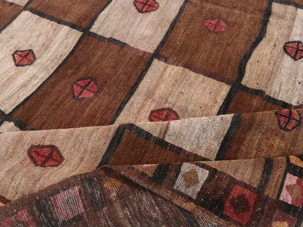 Vintage Turkish Anatolian Tribal Room Size Carpet, No.30938 - Galerie Shabab