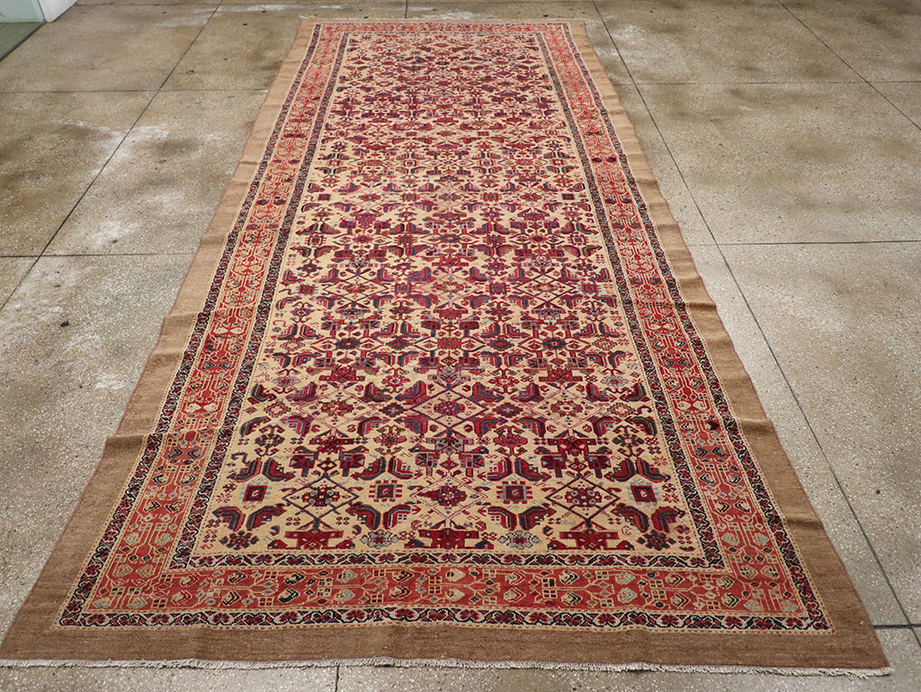 Antique Persian Malayer Gallery Carpet, No.30939 - Galerie Shabab