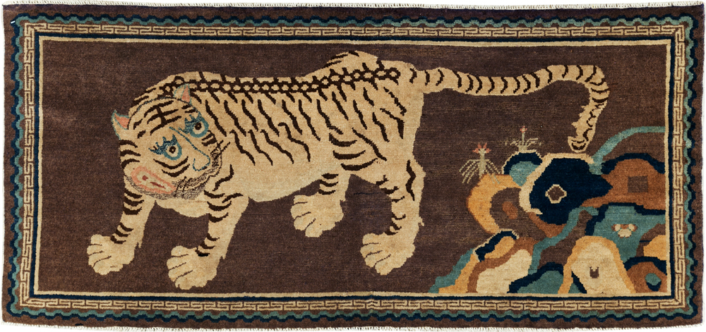 Vintage Chinese Pictorial Peking Throw Rug, No.30940 - Galerie Shabab